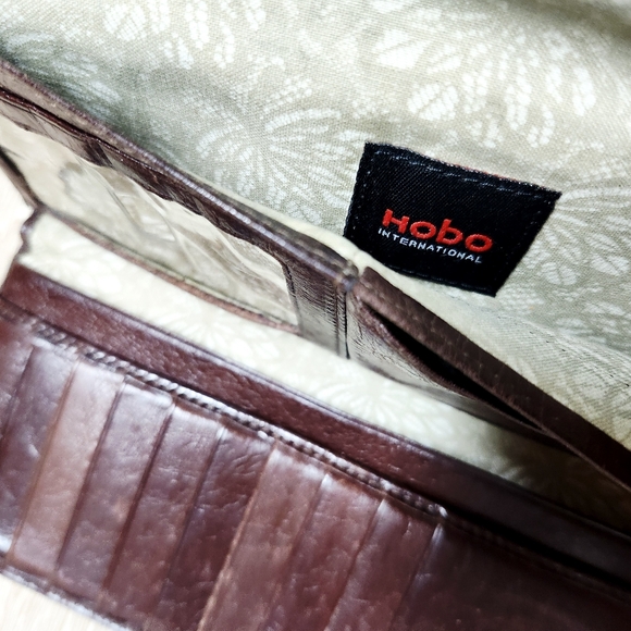 Hobo Brown Leather Wallet Trifold Magnetic Wallet - Picture 7 of 7